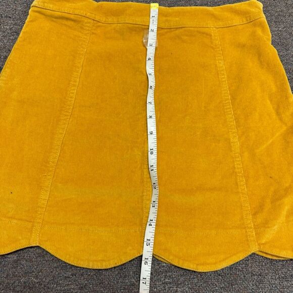 Altar’d State Yellow Mini Skirt Scallop Bottom Size Large NWT - Picture 3 of 8
